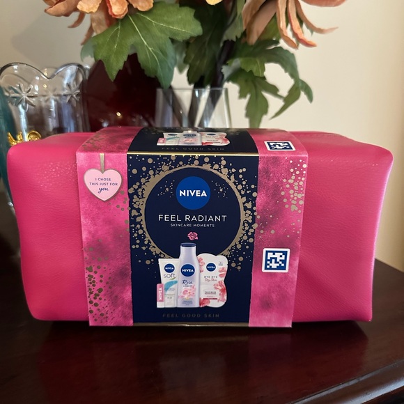 NWT Nivea Feel Radiant Skincare Moments 6 piece set - Picture 3 of 12